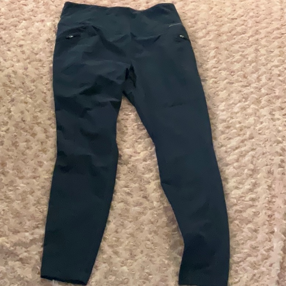 Eddie Bauer blue leggings with zipper pockets. Size L
